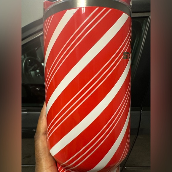 Stanley Candy Cane Twist 40oz Quencher - Picture 6 of 13
